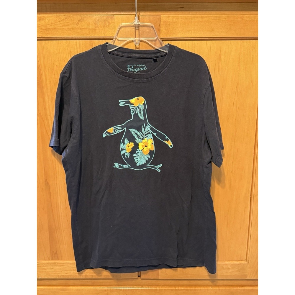 THE ORIGINAL PENGUIN Tshirt Size Med Unisex Black  Tropical Flowers
